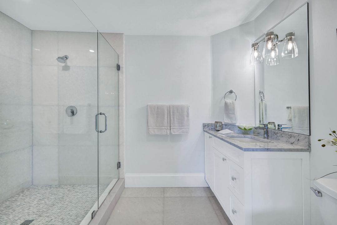 563 Park Shore Dr, Naples, FL 34103