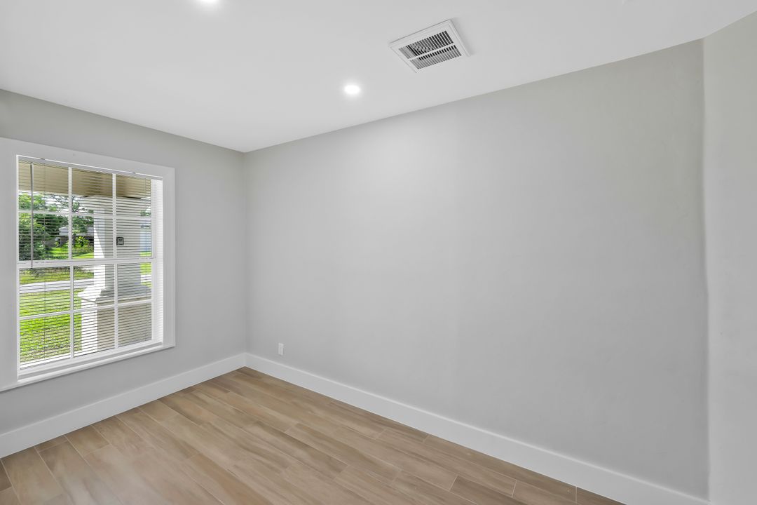 2806 22nd St SW, Lehigh Acres, FL 33976