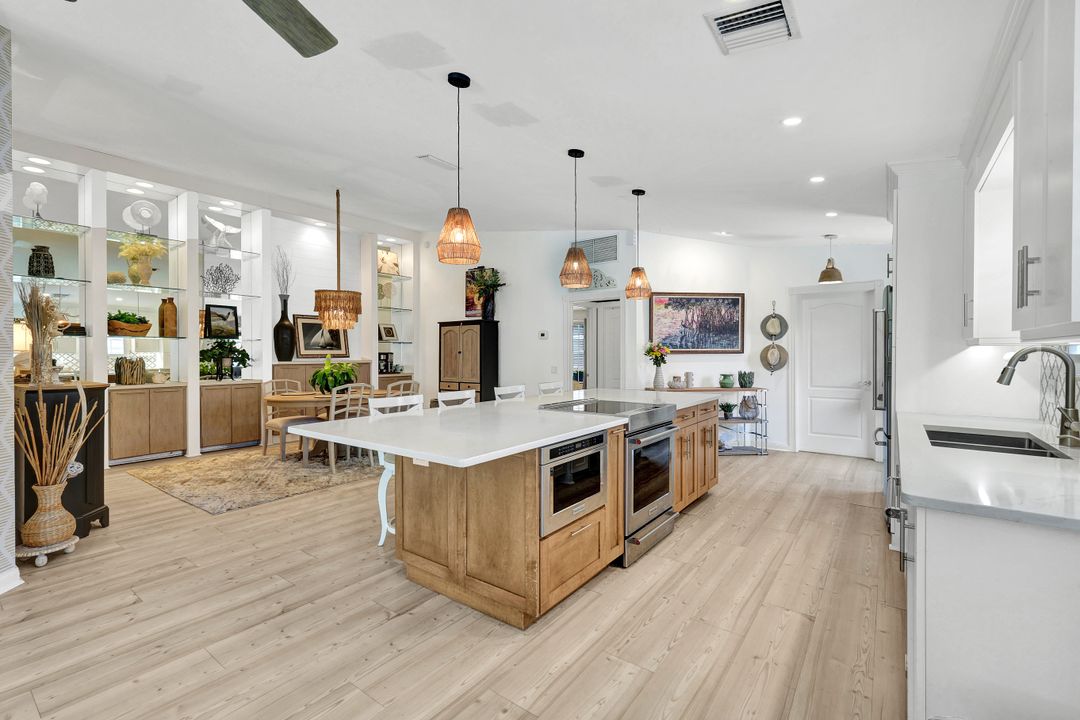 5011 Kingston Way, Naples, FL 34119