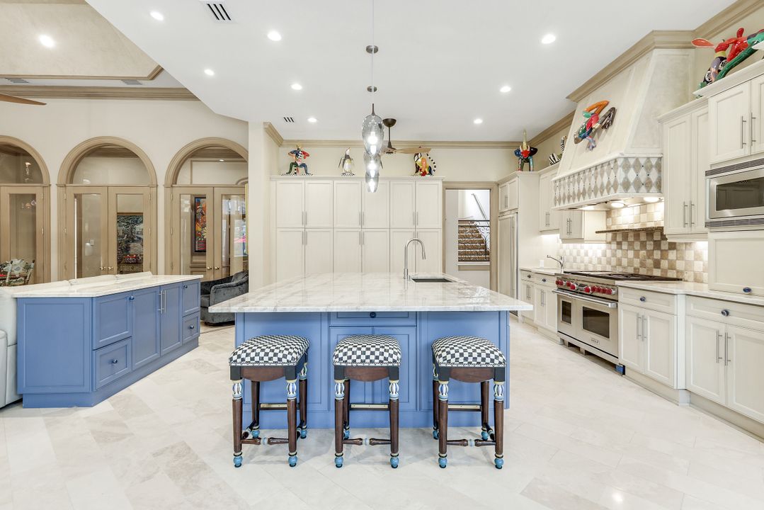 683 Hickory Rd, Naples, FL 34108