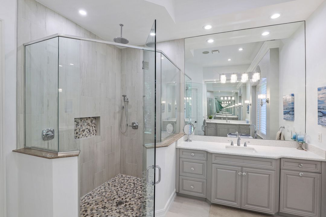 18132 Via Caprini Dr, Miromar Lakes, FL 33913