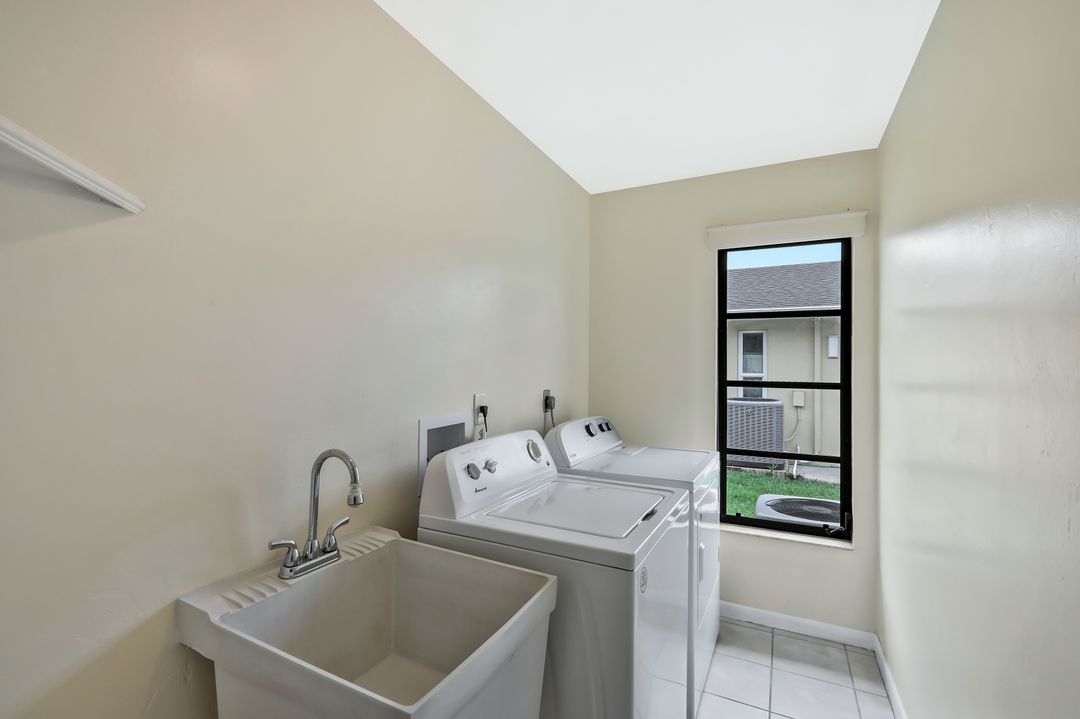 900 SW 54th Ln, Cape Coral, FL 33914