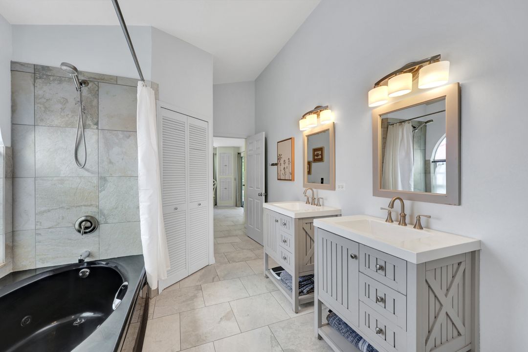 531 91st Ave N, Naples, FL 34108