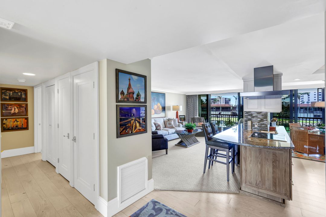 2302 Gulf Shore Blvd N, Naples, FL 34103