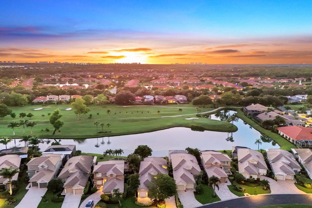 10366 Quail Crown Dr, Naples, FL 34119