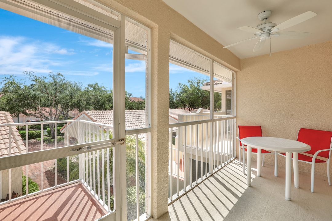 2420 Hidden Lake Dr #8, Naples, FL 34112
