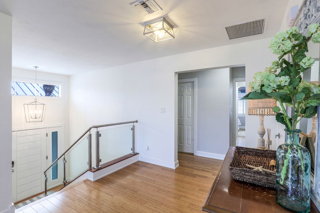 437 Tradewinds Ave, Naples, FL 34108