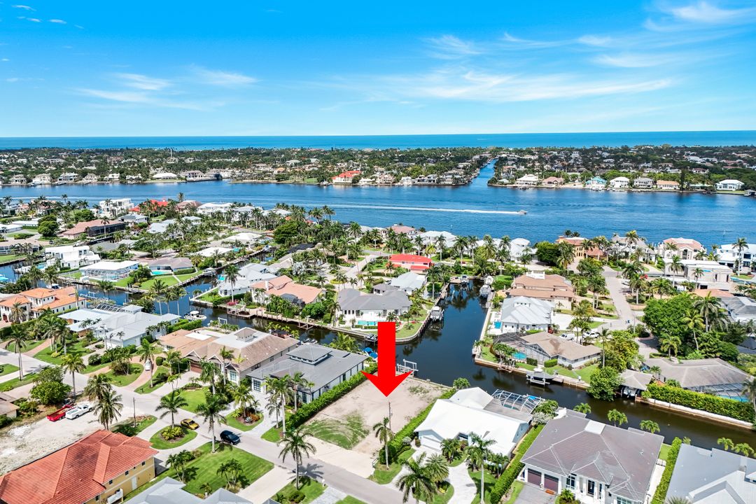 2156 Tarpon Rd, Naples, FL 34102