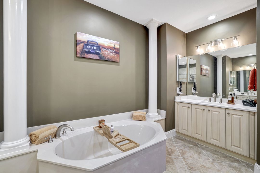 9070 Campanile Cir #102, Naples, FL 34114