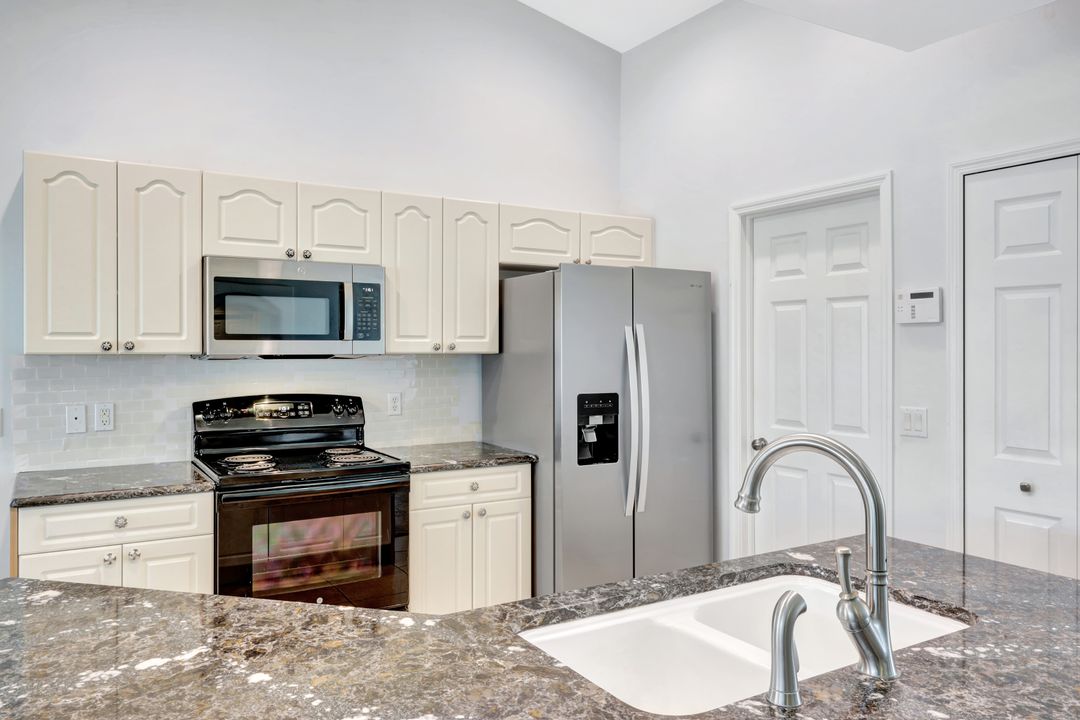 1904 NE 18th Pl, Cape Coral, FL 33909