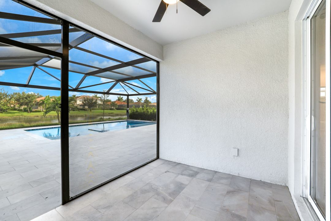 2253 Avocado Ln, Naples, FL 34120
