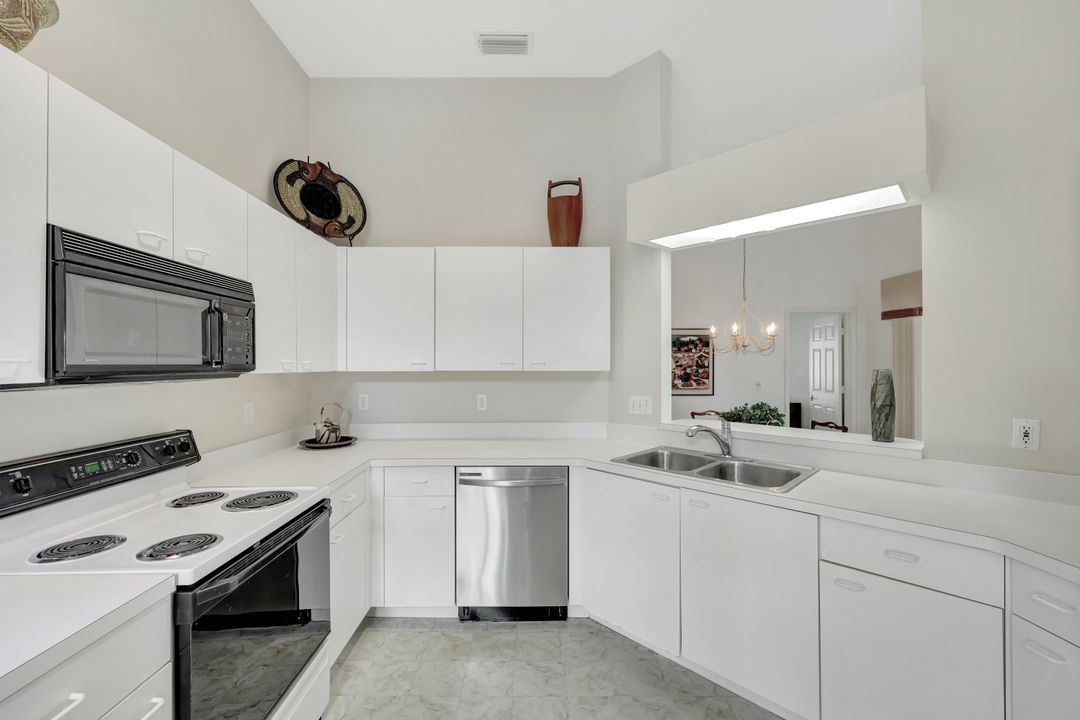 2861 Citrus Lake Dr #L201, Naples, FL 34109