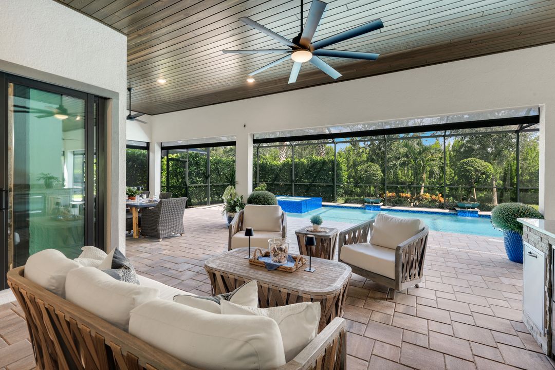 9583 Curlew Dr, Naples, FL 34120