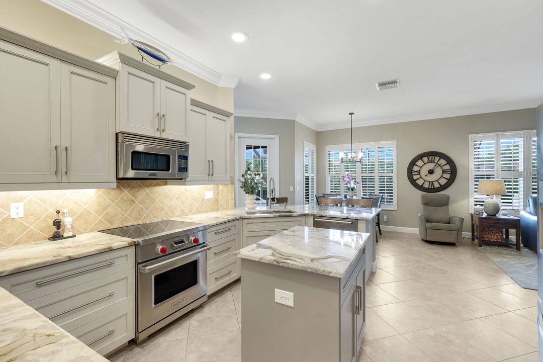 8223 Potomac Ln, Naples, FL 34104