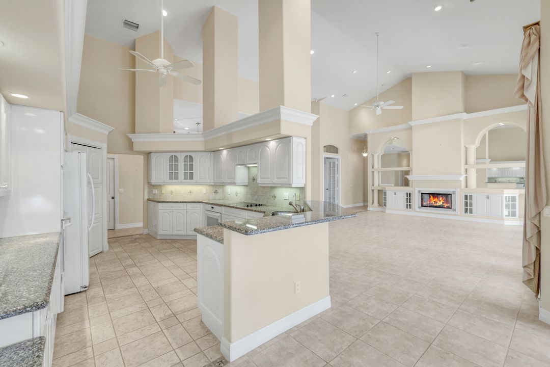 11201 Phoenix Way, Naples, FL 34119