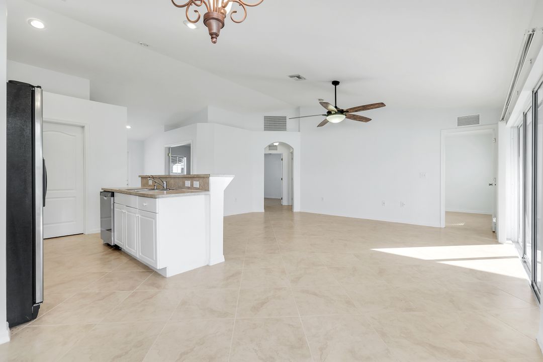 1706 NE 2nd Pl, Cape Coral, FL 33909