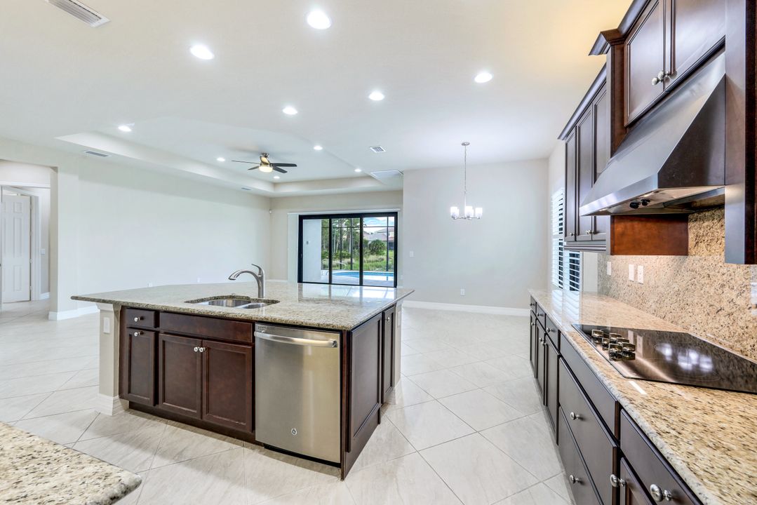 11532 Stonecreek Cir, Fort Myers, FL 33913