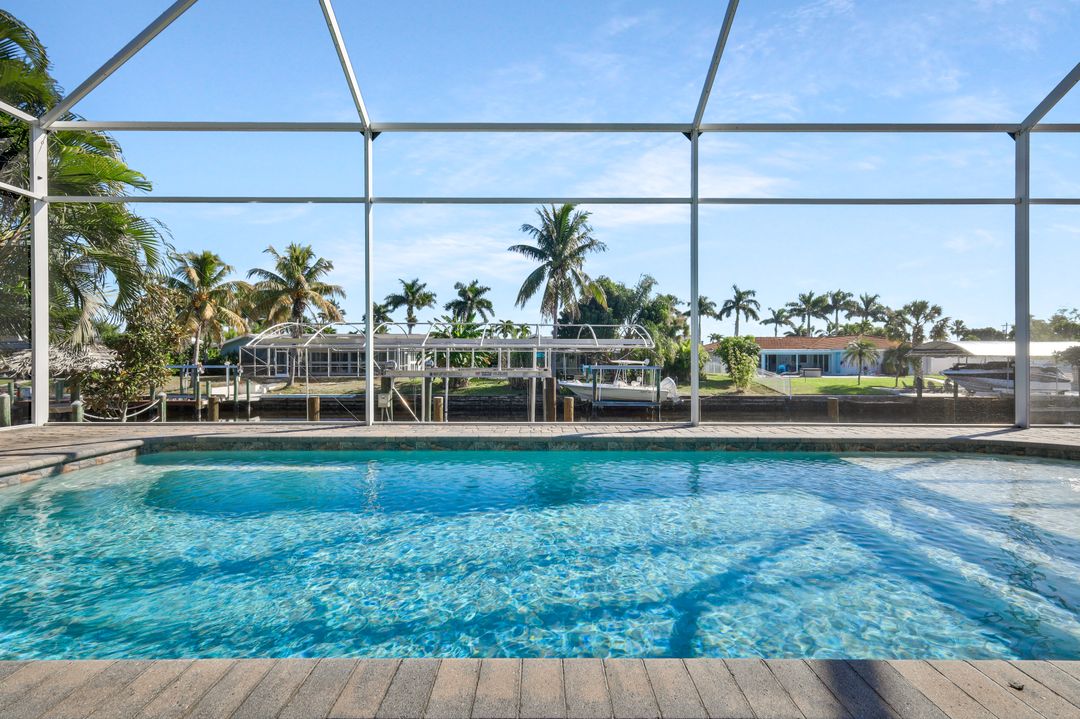 4909 Seville Ct, Cape Coral, FL 33904