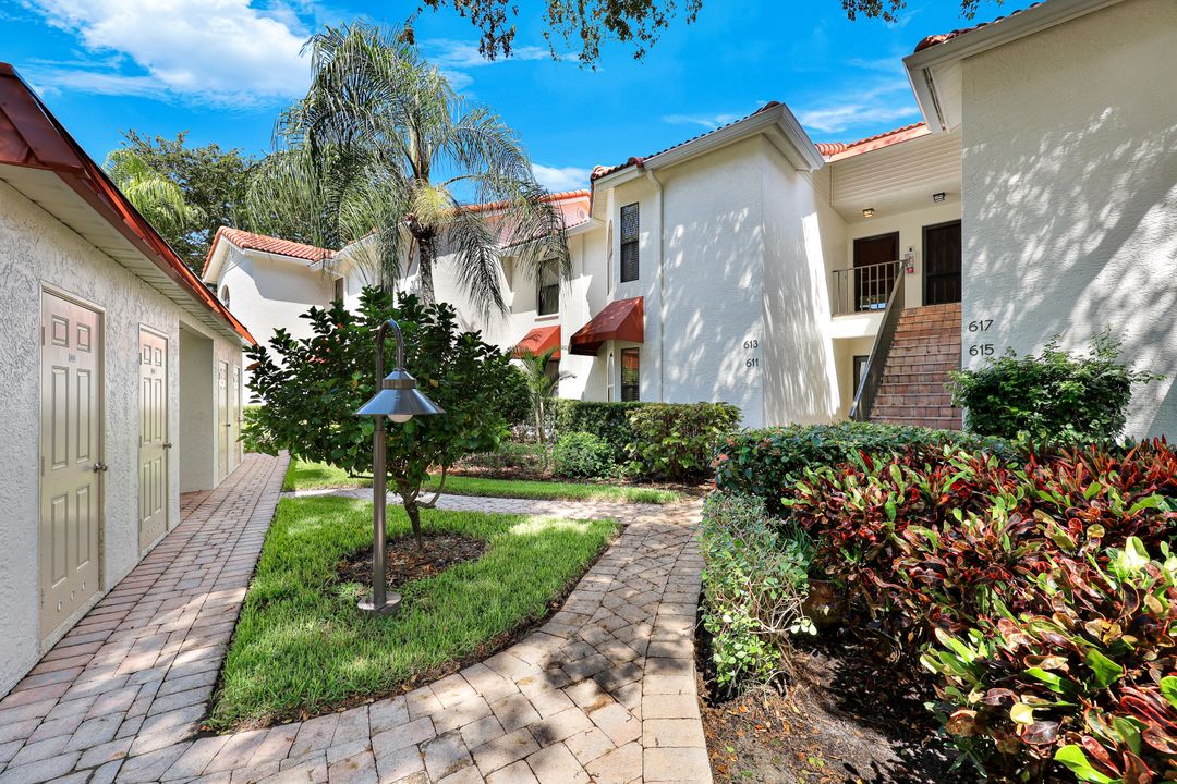 613 Serendipity Dr, Naples, FL 34108