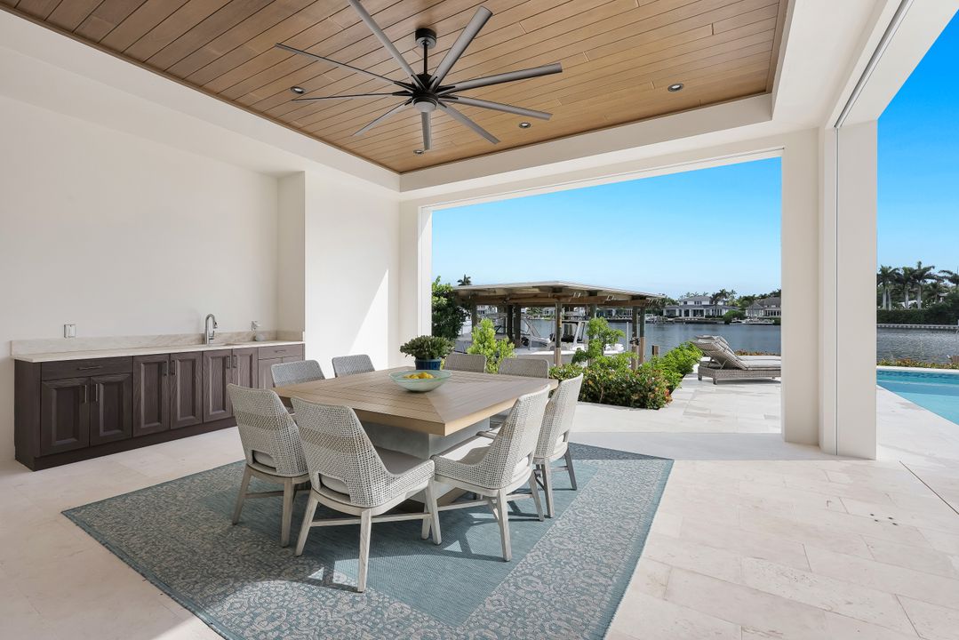 380 18th Ave S, Naples, FL 34102