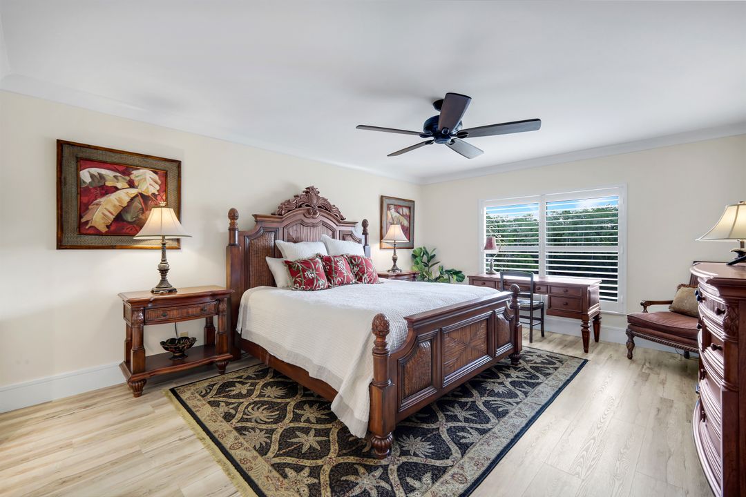 526 Lake Louise Cir #402, Naples, FL 34110