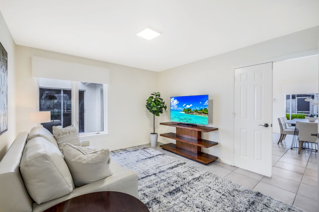 703 Heathery Ln, Naples, FL 34108