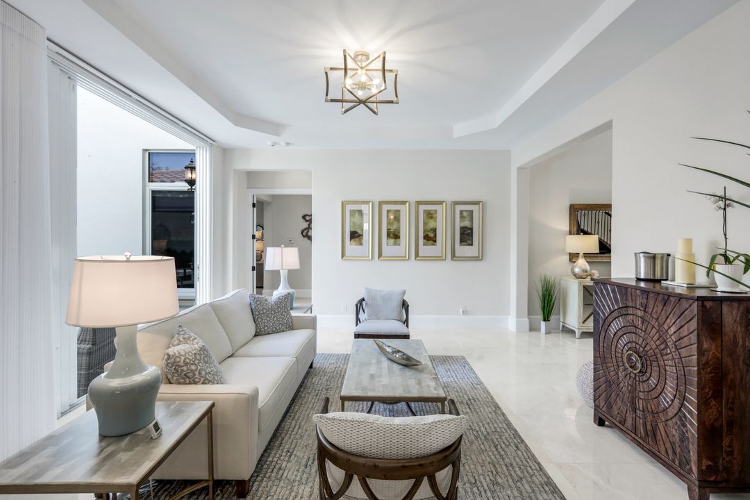 2106 Modena Ct, Naples, FL 34105