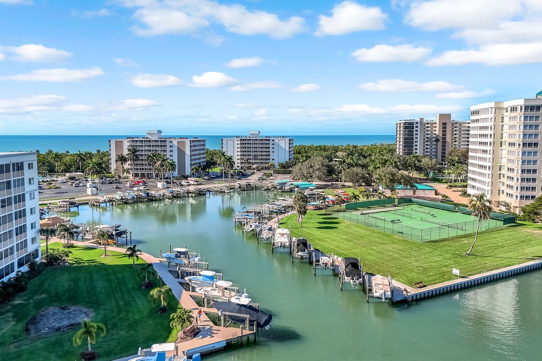 21 Bluebill Ave, Naples, FL 34108