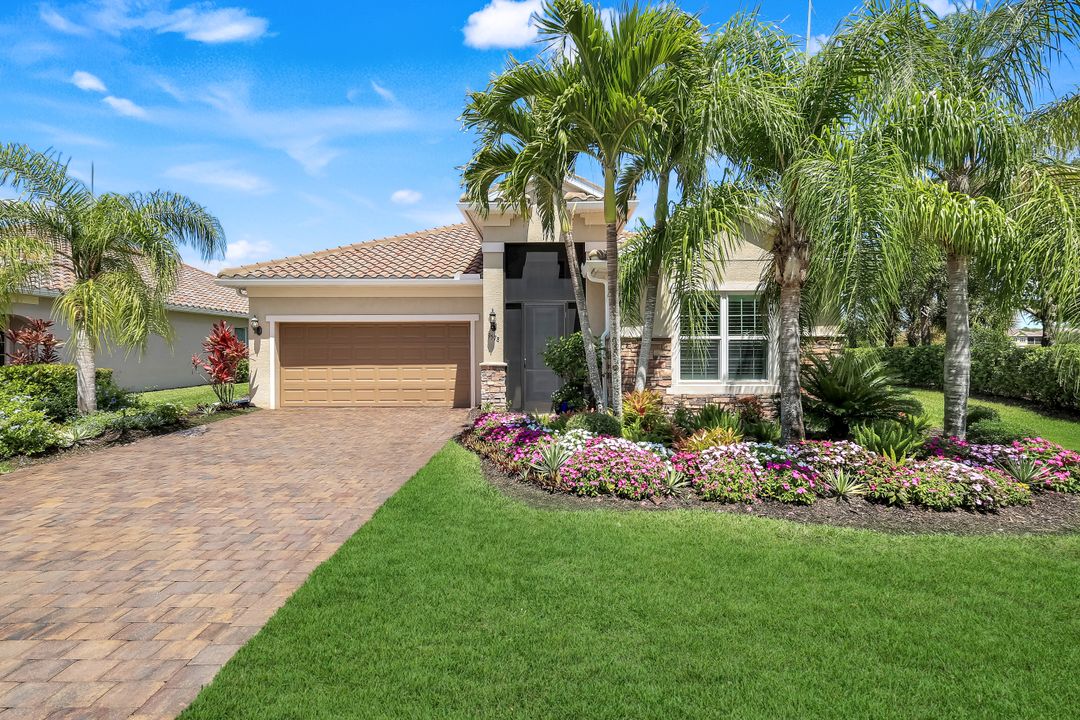 9578 Coquina Cir, Naples, FL 34120