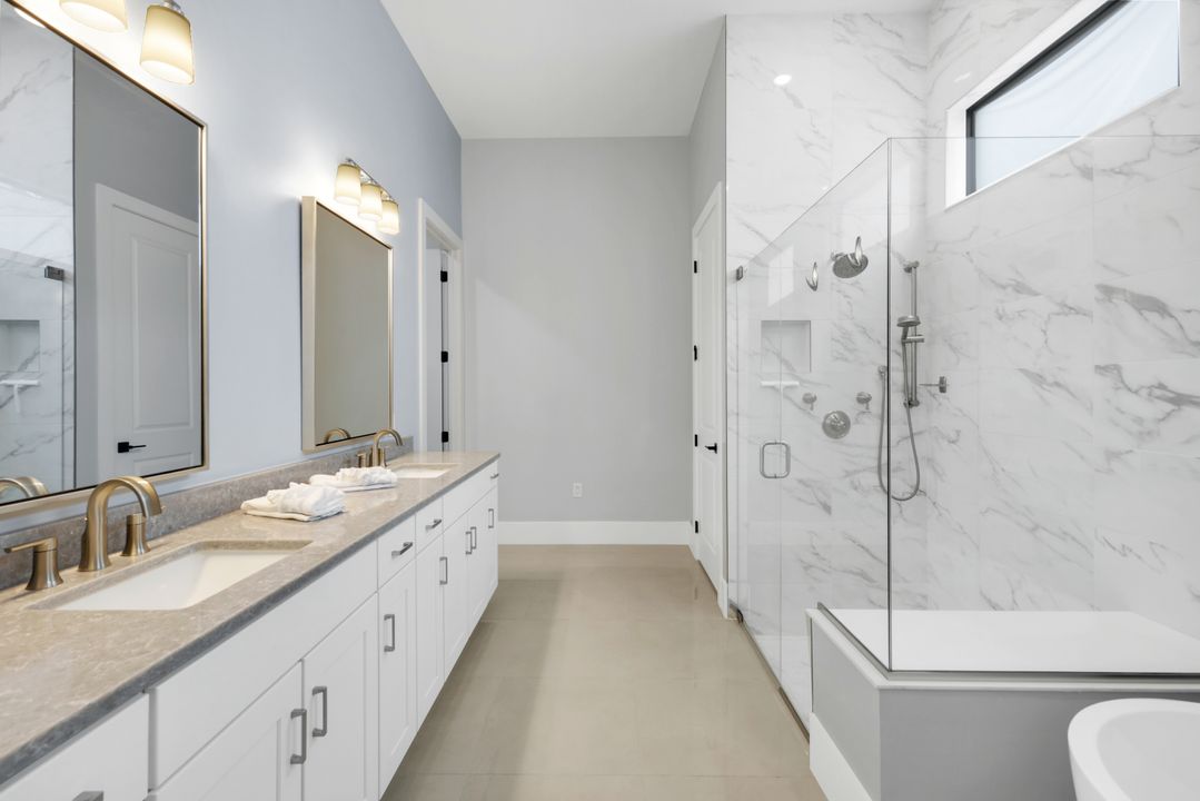 16221 Verilyn Cir, Naples, FL 34110