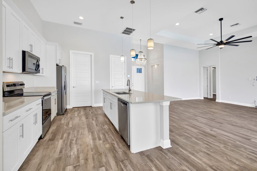 3527 SW 4th Ln, Cape Coral, FL 33991