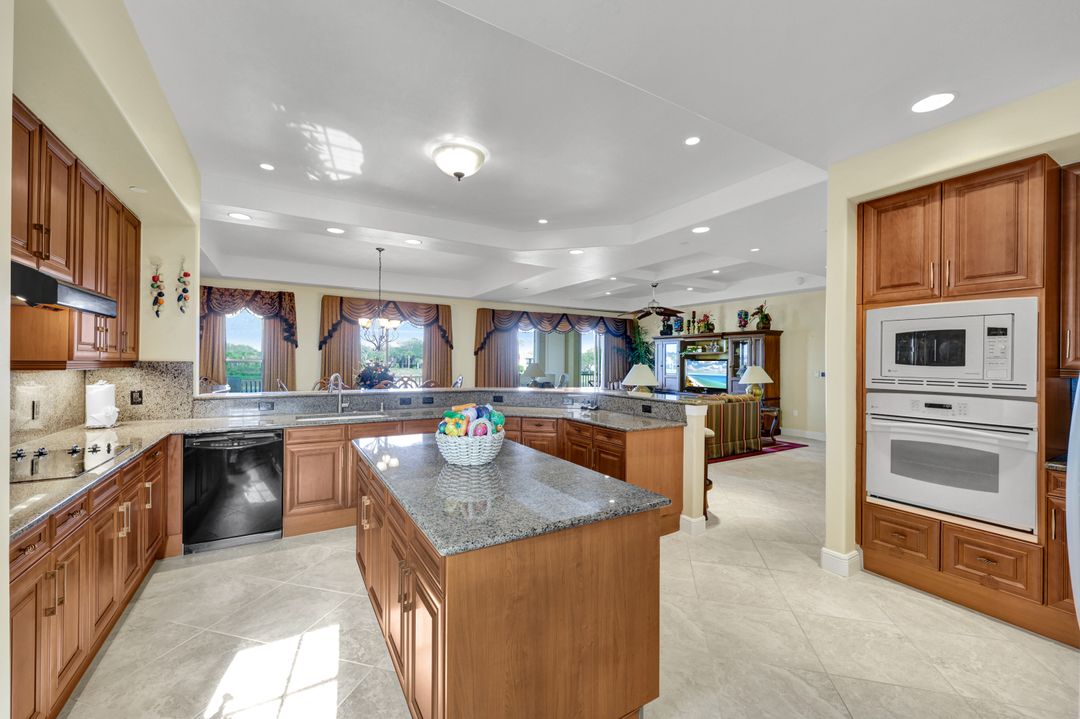 530 Avellino Isles Cir #7201, Naples, FL 34119