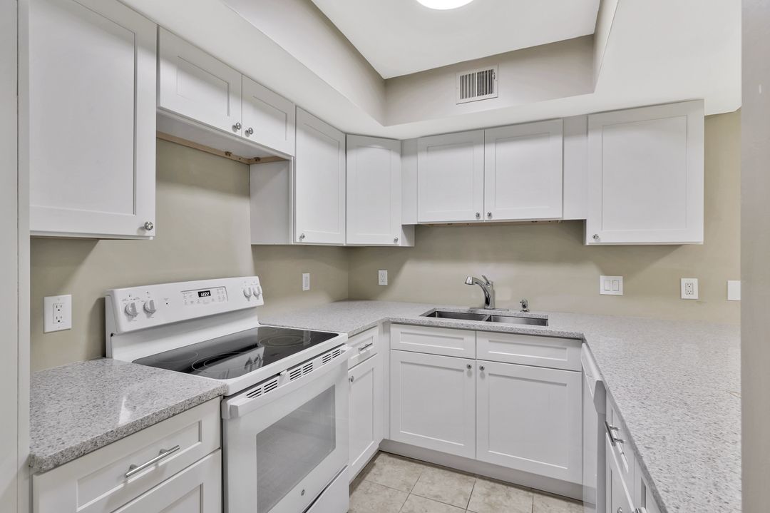 146 Clyburn Way W #I-6, Marco Island, FL 34145