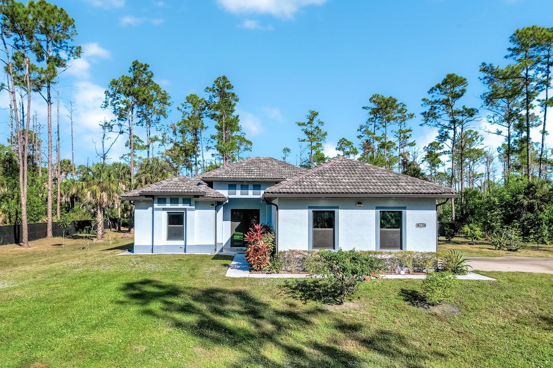 141 20th Ave NW, Naples, FL 34120