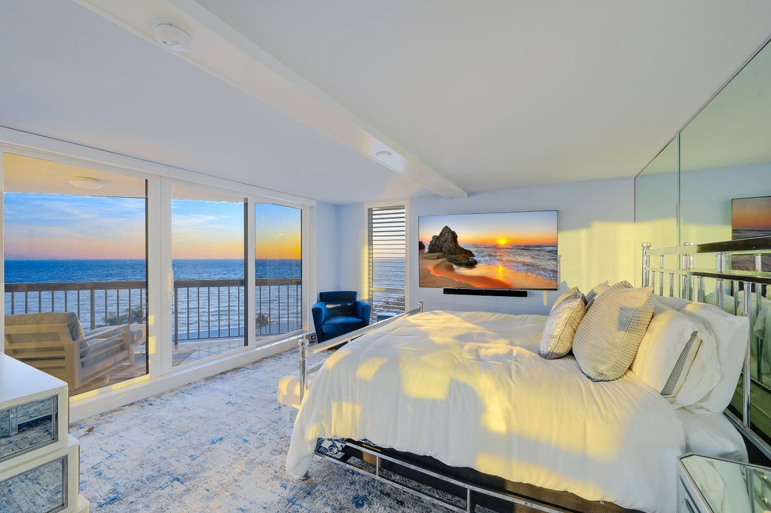 4551 Gulf Shore Blvd N #1003, Naples, FL 34103