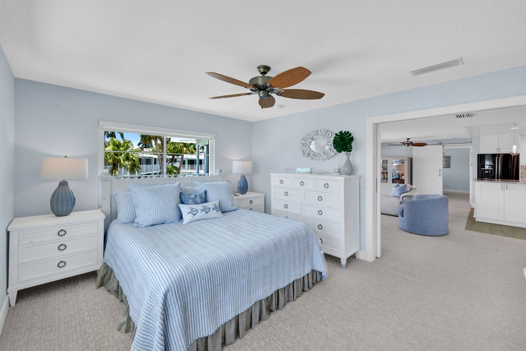 388 Harbour Dr #388, Naples, FL 34103