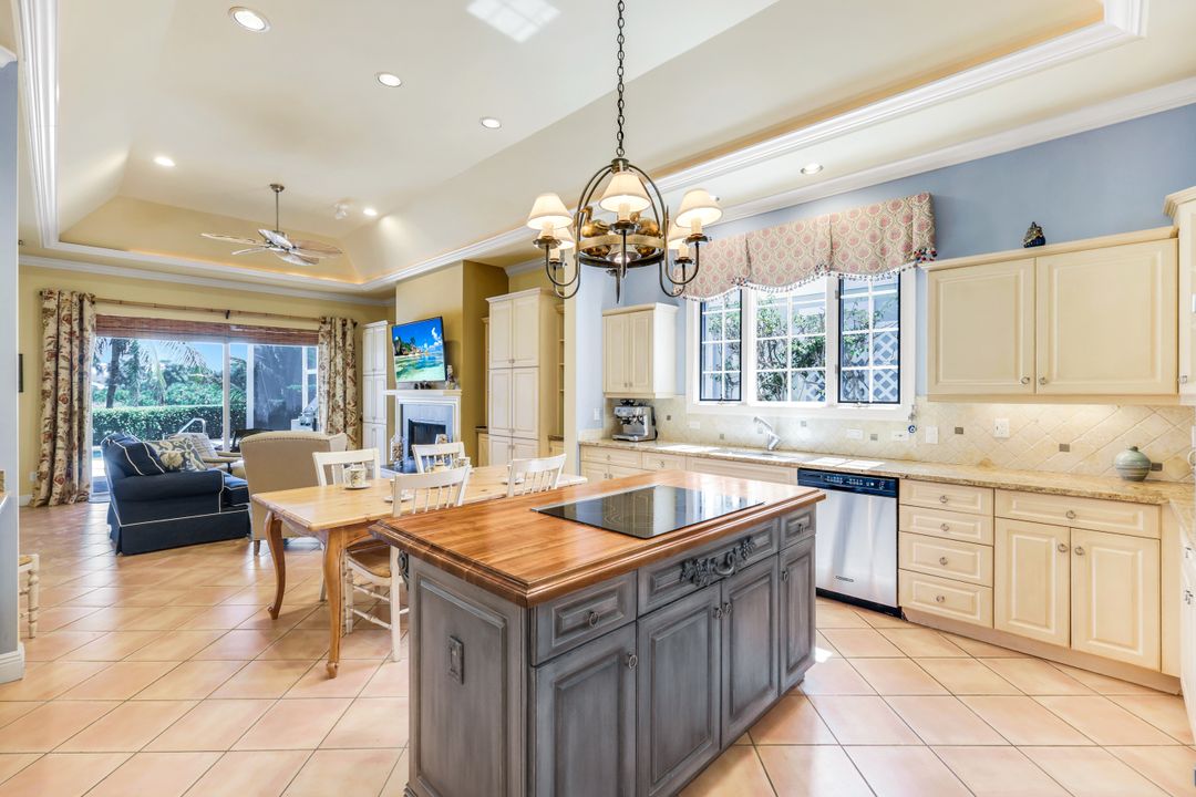 15588 Whitney Ln, Naples, FL 34110