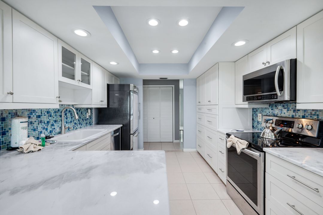 673 E Rocks Dr, Sanibel, FL 33957