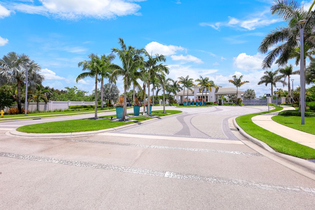 9004 Mayreau Way, Naples, FL