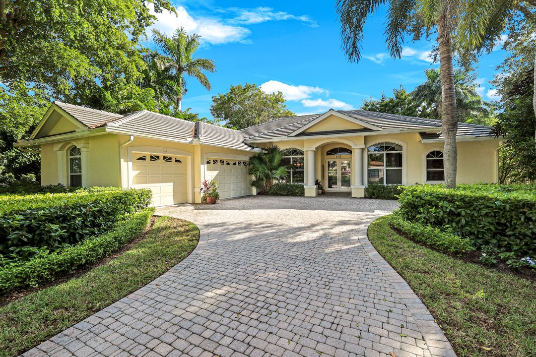 602 Springline Dr, Naples, FL 34102