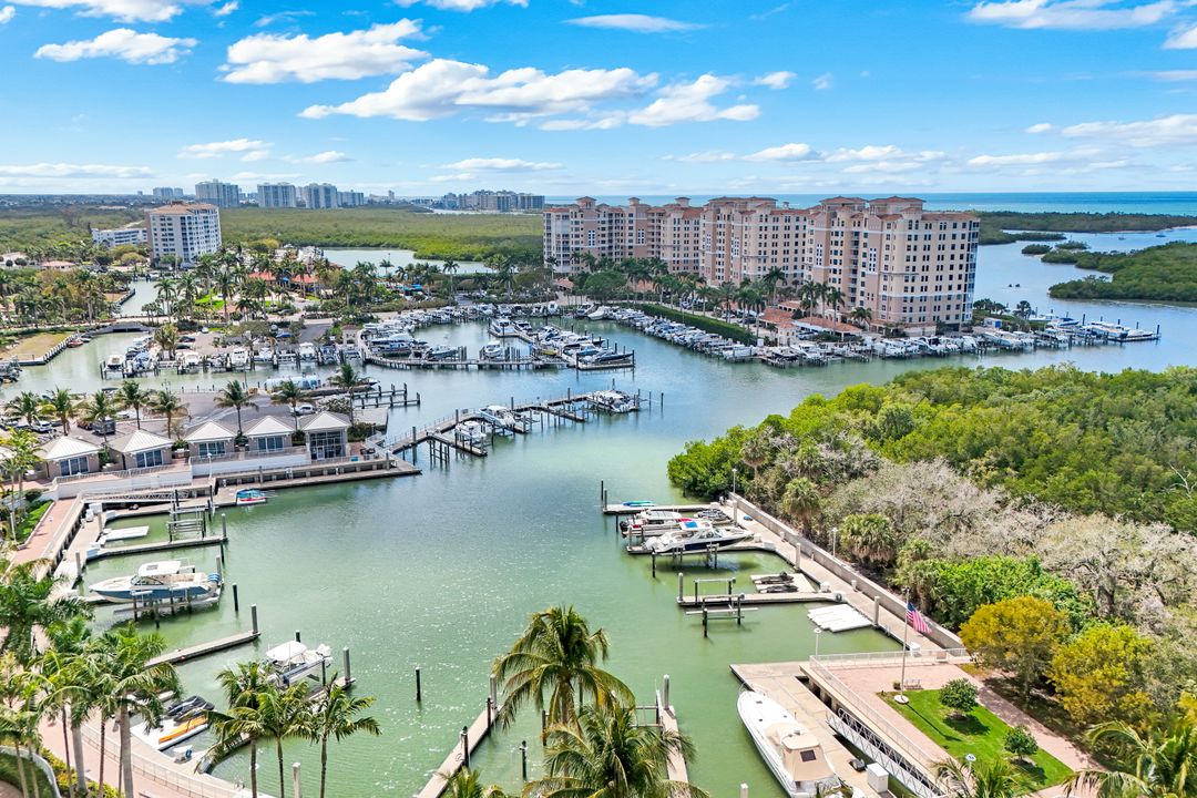 13675 Vanderbilt Dr #406, Naples, FL 34110