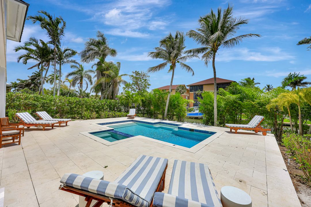 1500 Pelican Ave, Naples, FL 34102