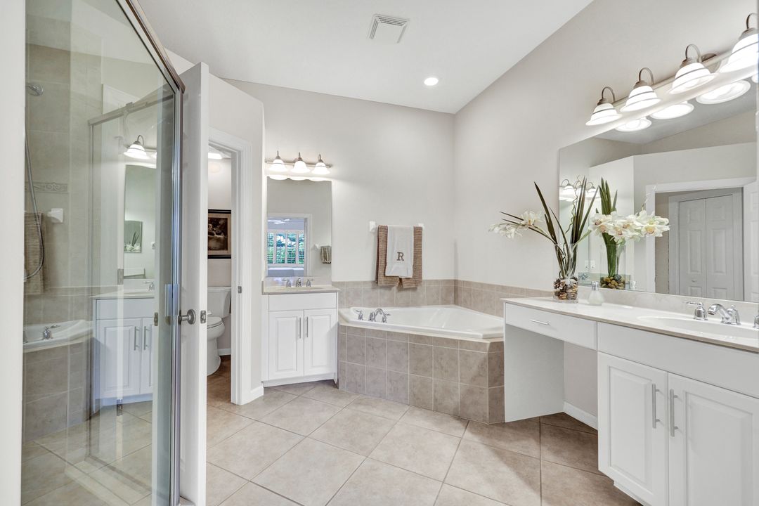 8723 Coastline Ct #202, Naples, FL 34120