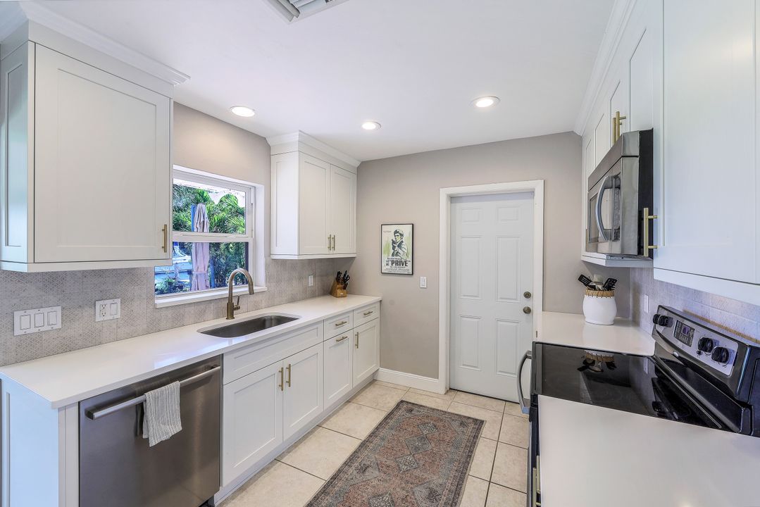 811 Wintergreen Ct, Marco Island, FL 34145