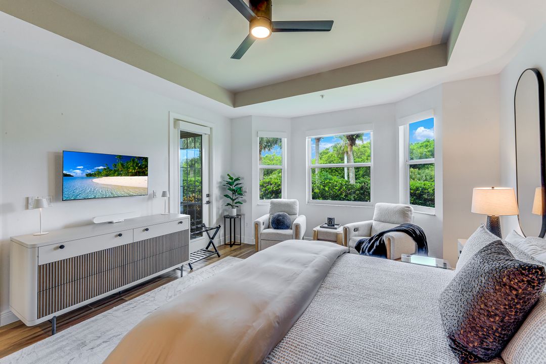 4700 Yacht Harbor Dr #611, Naples, FL 34112