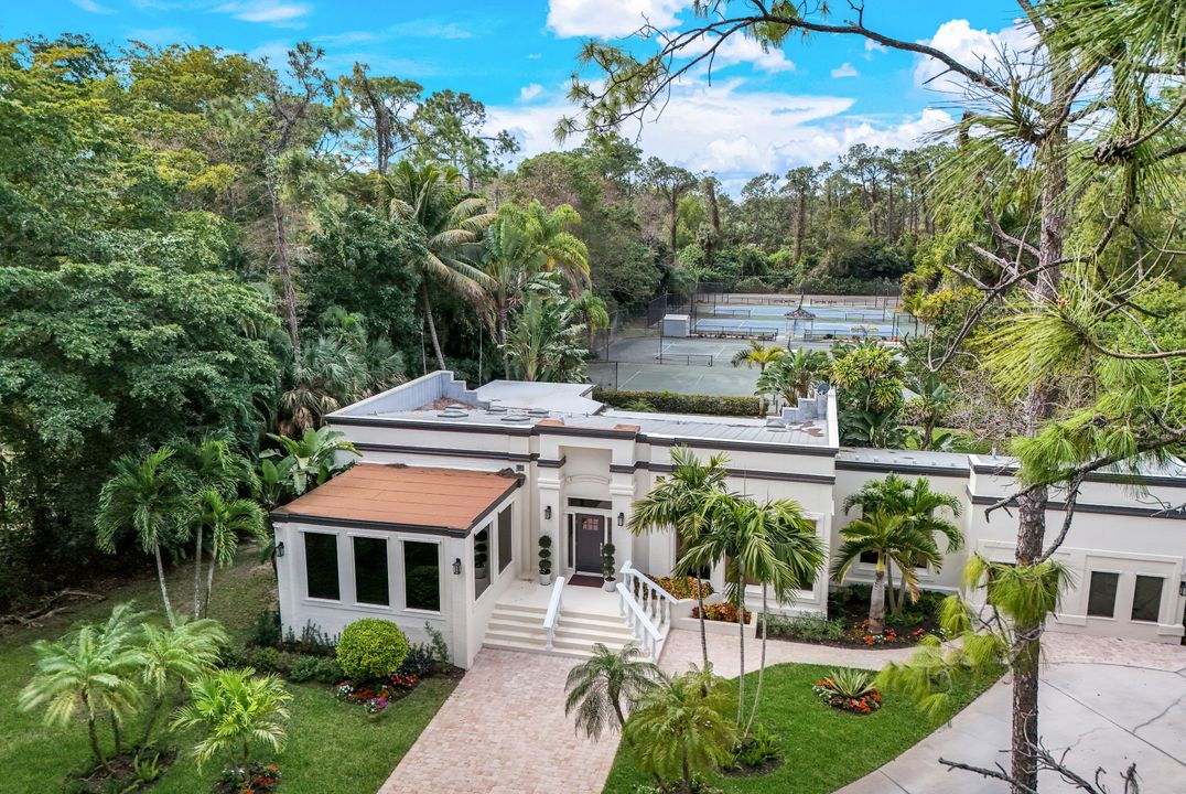 2861 Santa Barbara Blvd, Naples, FL 34116