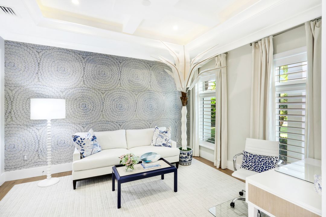 680 Wedge Dr, Naples, FL 34103