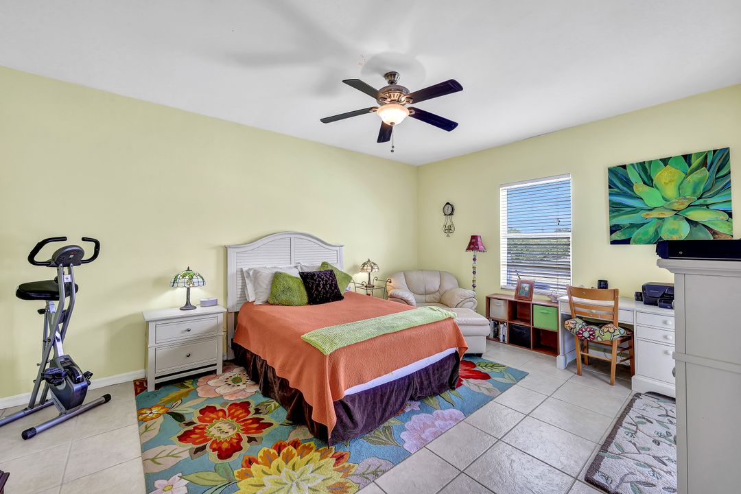 2525 39th Ave NE, Naples, FL 34120