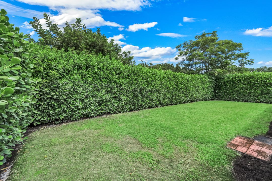 7661 San Sebastian Way, Naples, FL 34109