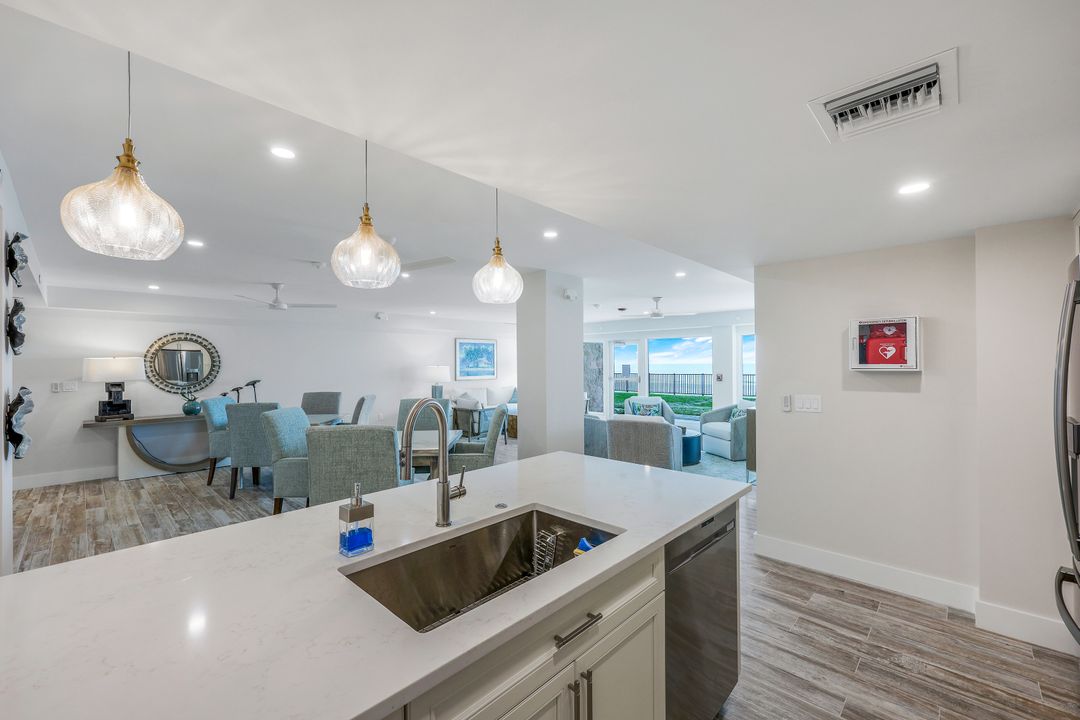 1977 Gulf Shore Blvd N #303, Naples, FL 34102